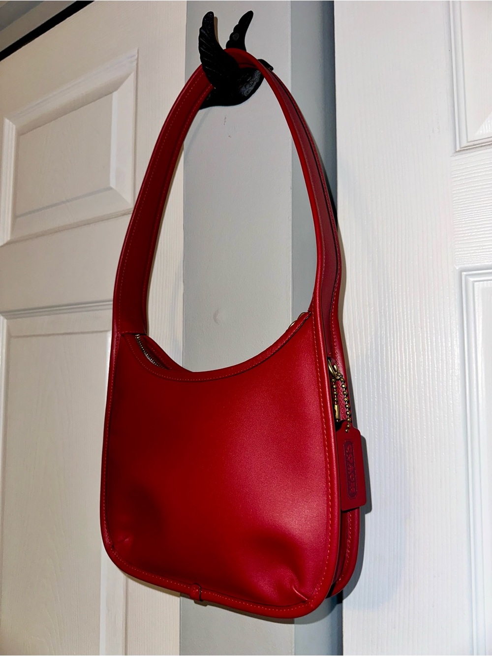 Coach Curve Zip Shoulder Bag Leather CAF11 Brass/Ruby Red.NEW without tags - Picture 5 of 5